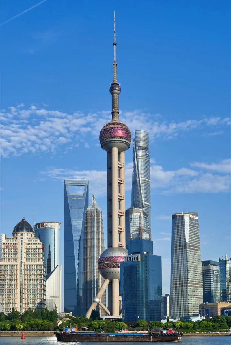 东方明珠：上海的象征与时代印记
