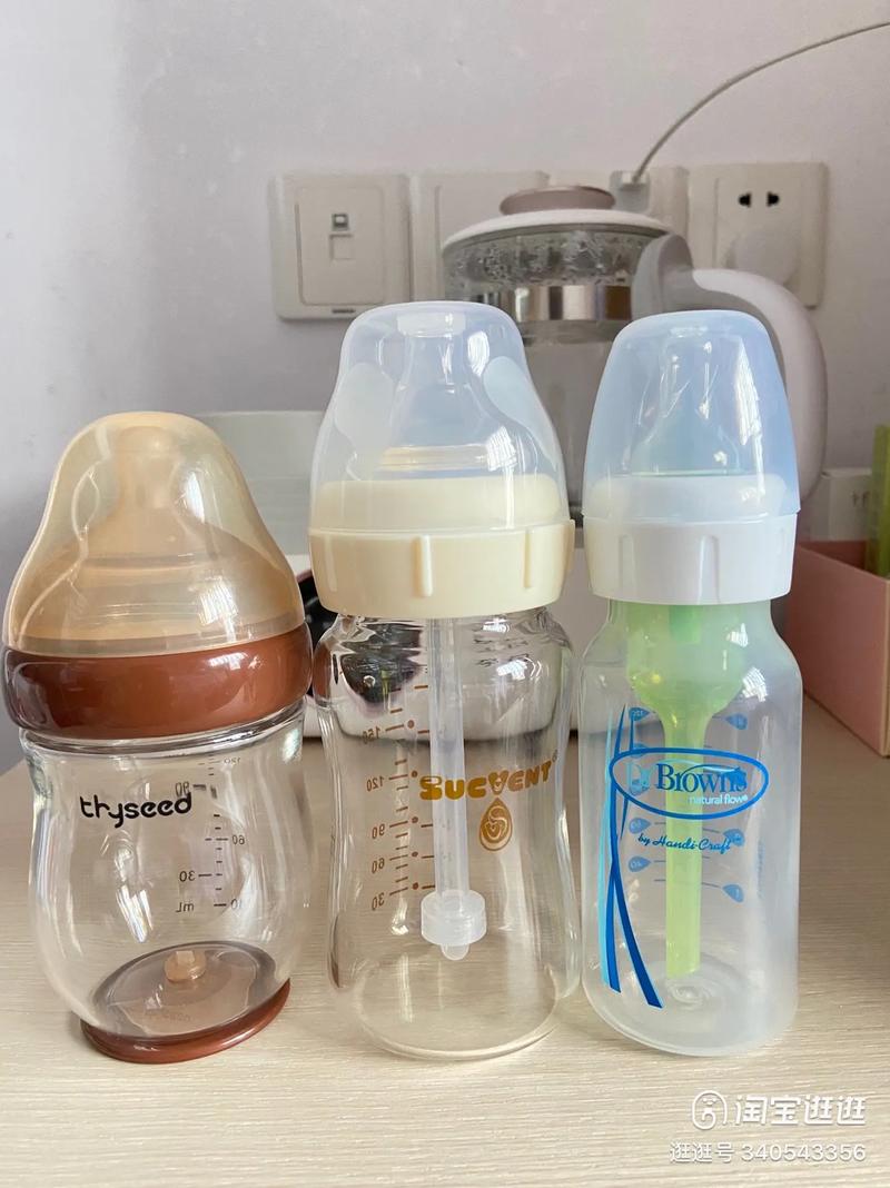 奶瓶：育儿生活中的温暖小物件