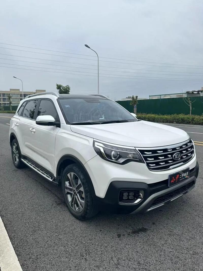 起亚智跑：都市SUV的智能先锋与驾驶乐趣的完美融合