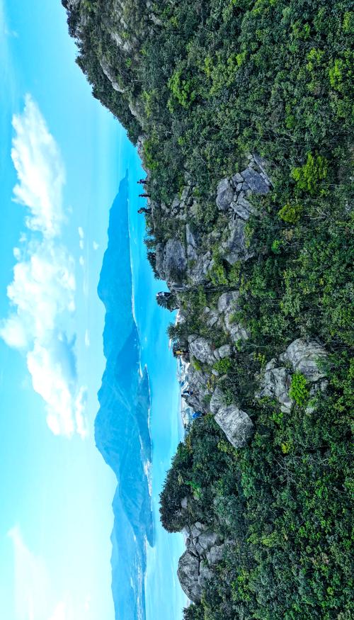 探秘排牙山：自然奇观与攀登指南