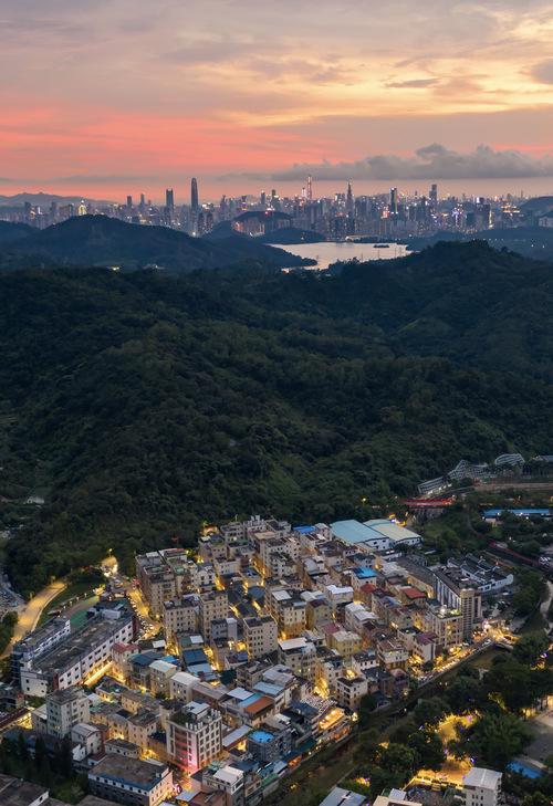 梧桐山艺术小镇：自然与人文交织的艺术绿洲