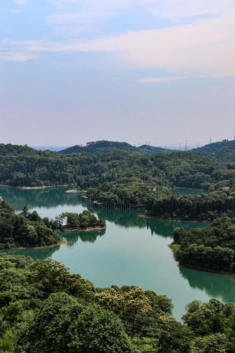 崇州白塔湖：自然与人文交织的旅游胜地