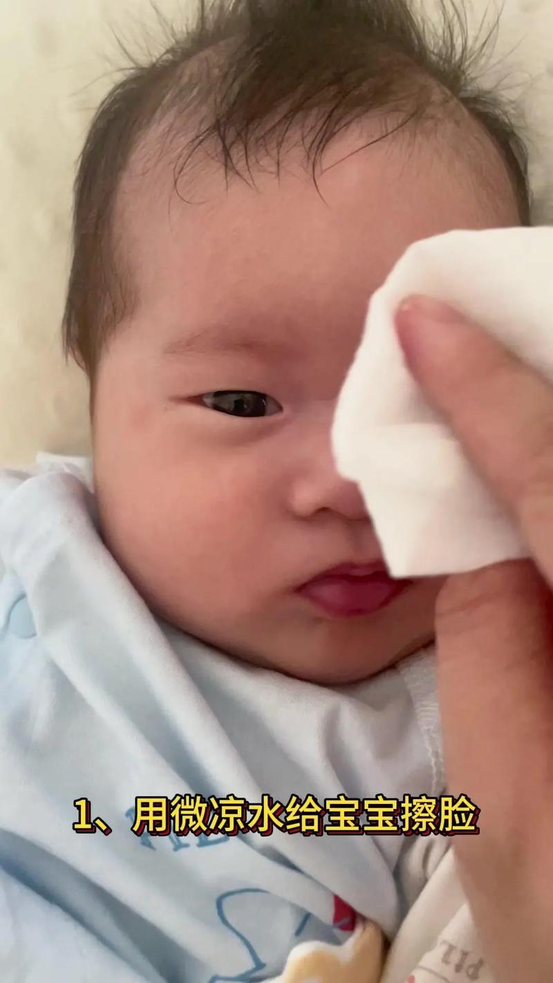 宝宝擦脸：呵护娇嫩肌肤的温柔时光