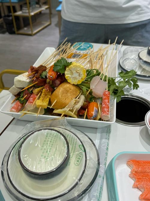 串串香：舌尖上的麻辣盛宴，传承与创新的美食传奇