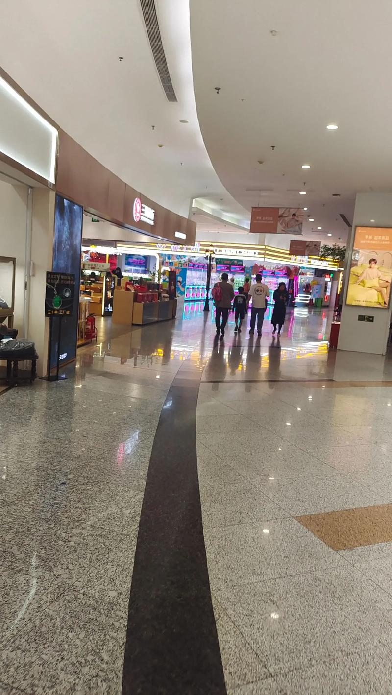 金源新燕莎 MALL：繁华都市中的多元商业地标