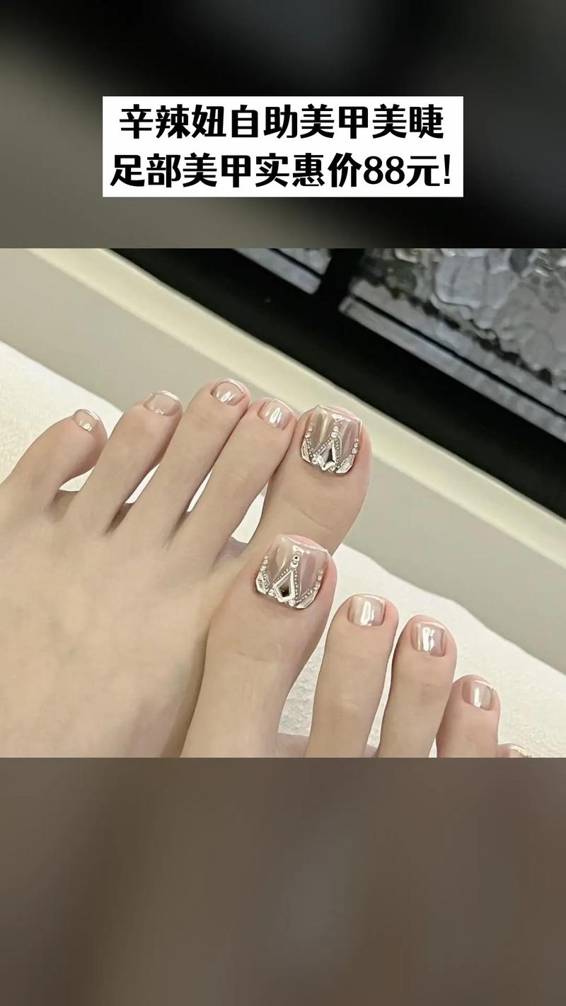 足部美甲知识大揭秘：从基础到时尚的全方位指南