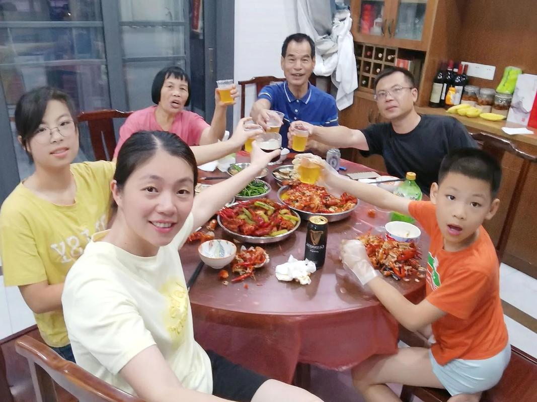 家庭聚会：温馨时光，共筑亲情
