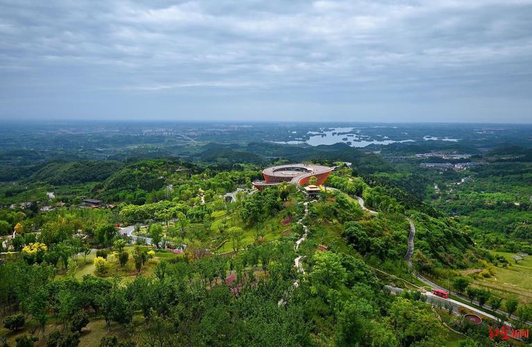 龙泉山城市森林公园：成都的生态奇迹与未来绿洲