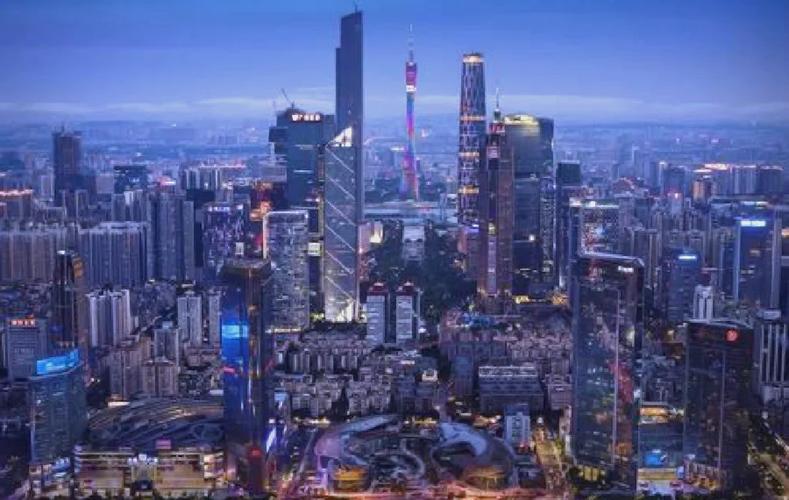 鹏瑞利青羊广场：城市活力新地标，多元融合的璀璨明珠