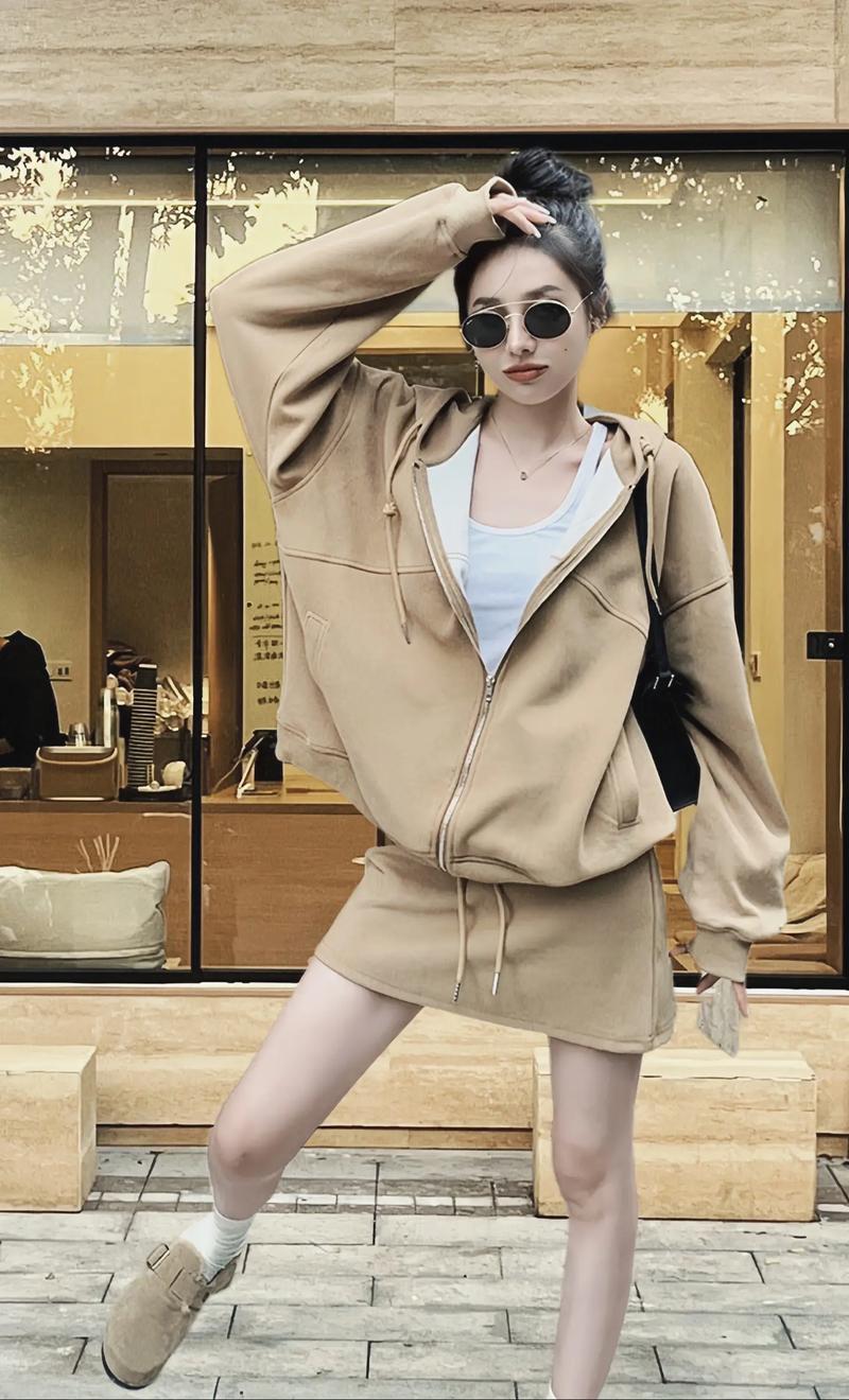 连帽设计时尚穿搭：展现多元魅力的潮流密码