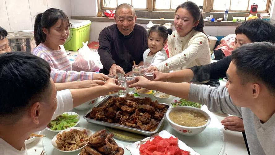 家庭聚会欢乐多：一场温馨与欢笑交织的盛宴