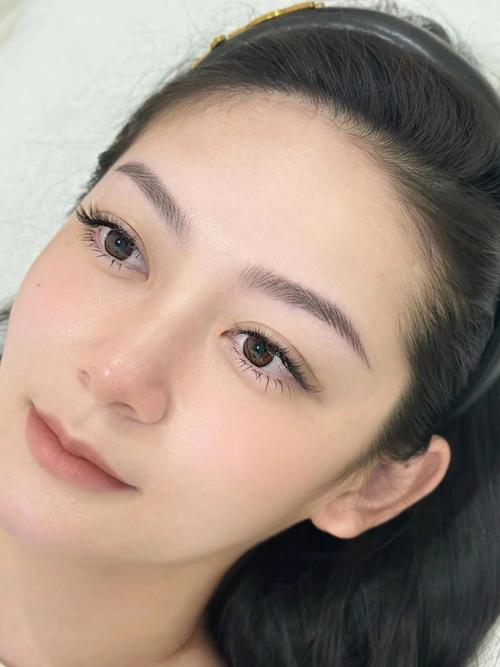 眉妆易上色：解锁精致眉妆，焕发灵动魅力