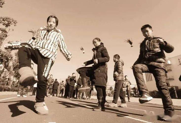 踢毽子：跃动时光里的民族风韵