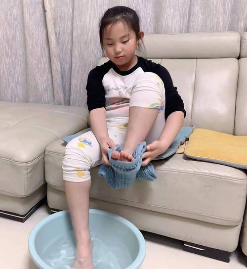 宝宝洗脚：呵护稚嫩双足，助力健康成长