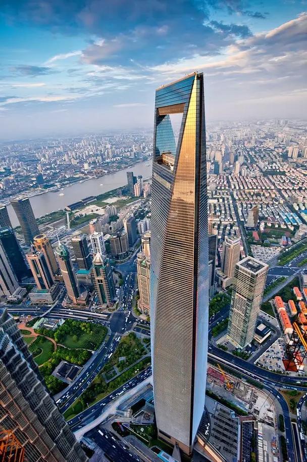 环球中心：城市地标建筑的多元魅力与深远意义