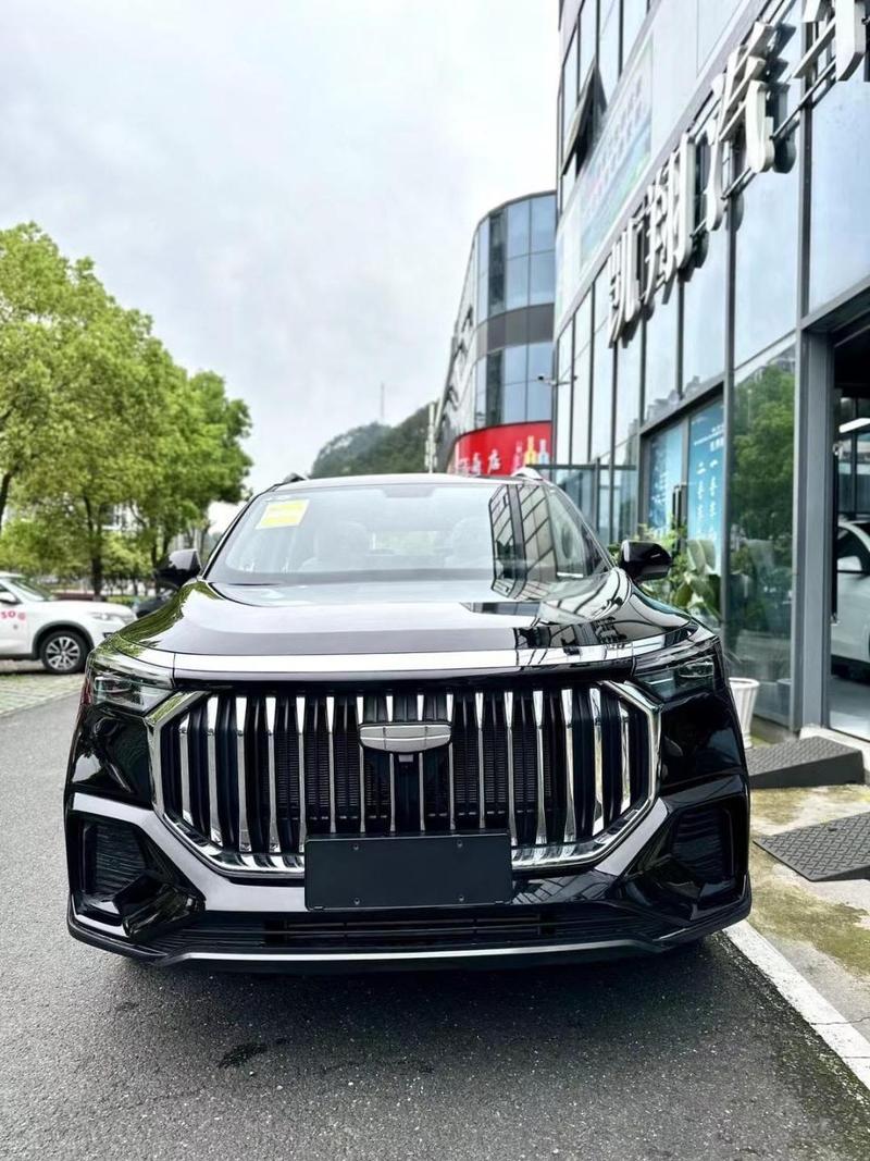 吉利豪越：豪华与实用并存的多功能SUV
