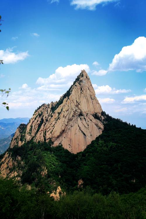 雾灵山：自然瑰宝与文化传奇