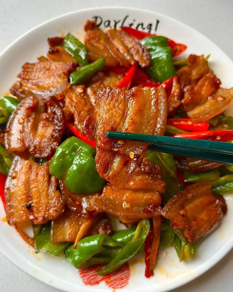 经典回锅肉：舌尖上的川香韵味