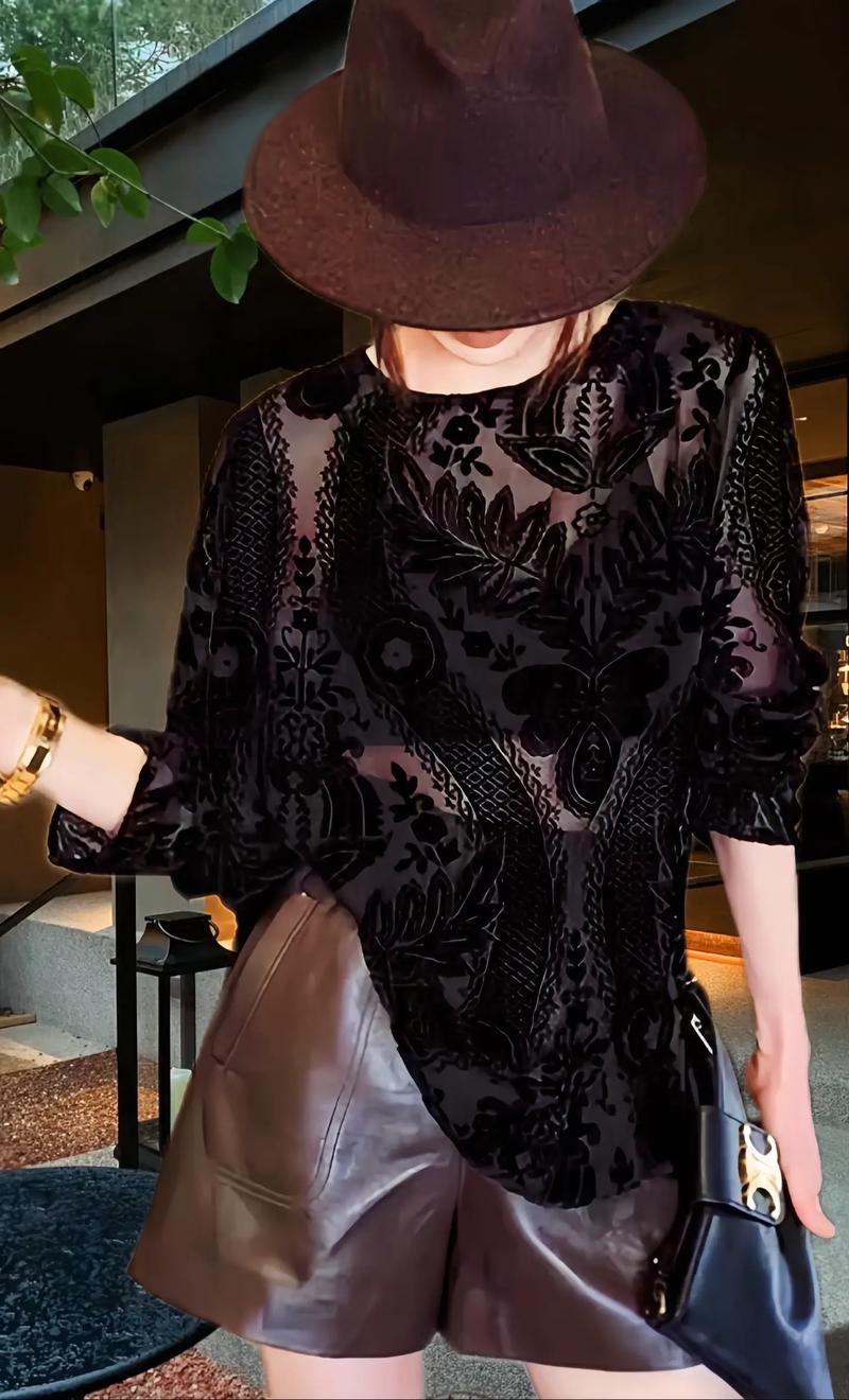 植绒设计：时尚穿搭的点睛之笔