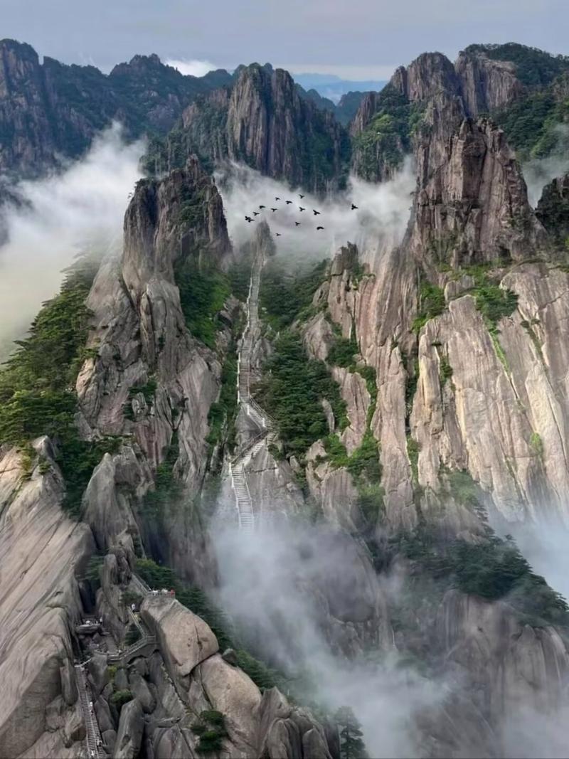 云华山：奇峰幽韵，岁月华章