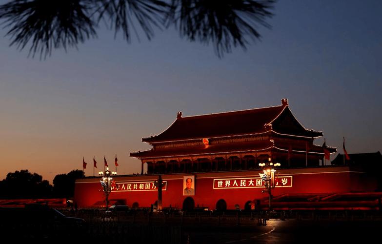 天安门广场：历史与现代的辉煌交汇