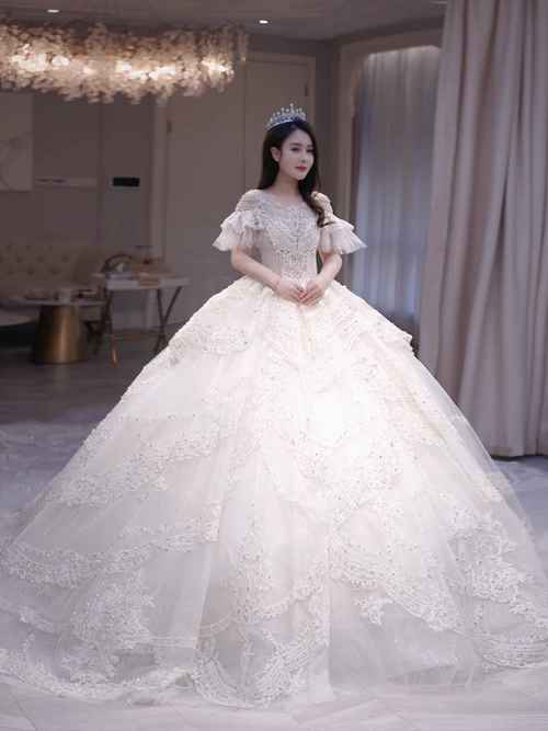 梦幻婚礼，穿搭秘籍：打造完美婚宴形象