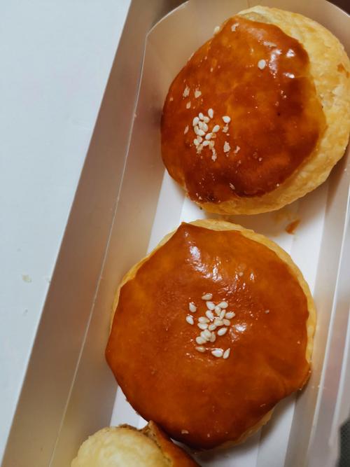 老婆饼：传统糕点里的甜蜜韵味