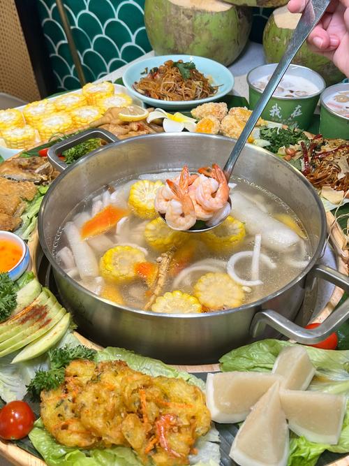 海南椰子鸡：热带风情的味蕾盛宴