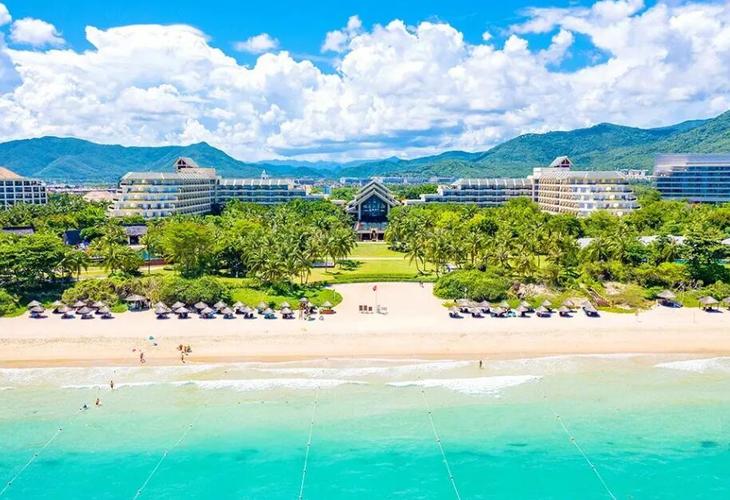 三亚亚龙湾度假：热带海滨的梦幻之旅