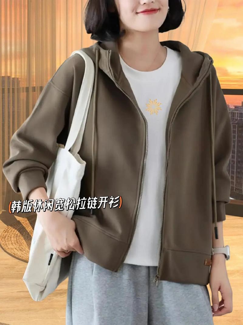 拉链元素：时尚穿搭中的点睛之笔，解锁多元风格密码