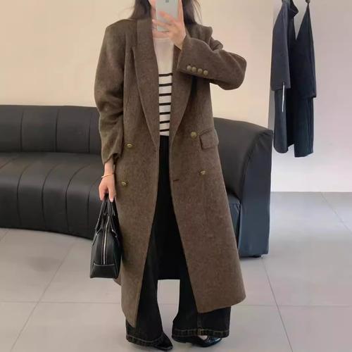 厚垫肩时尚穿搭，展现独特魅力与自信风采
