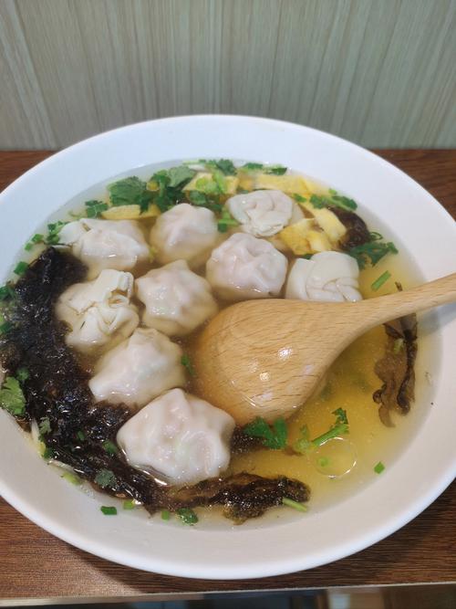 馄饨：舌尖上的温暖与风情