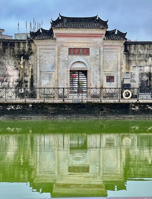 大万世居：岁月长河中的家族传奇与精神家园
