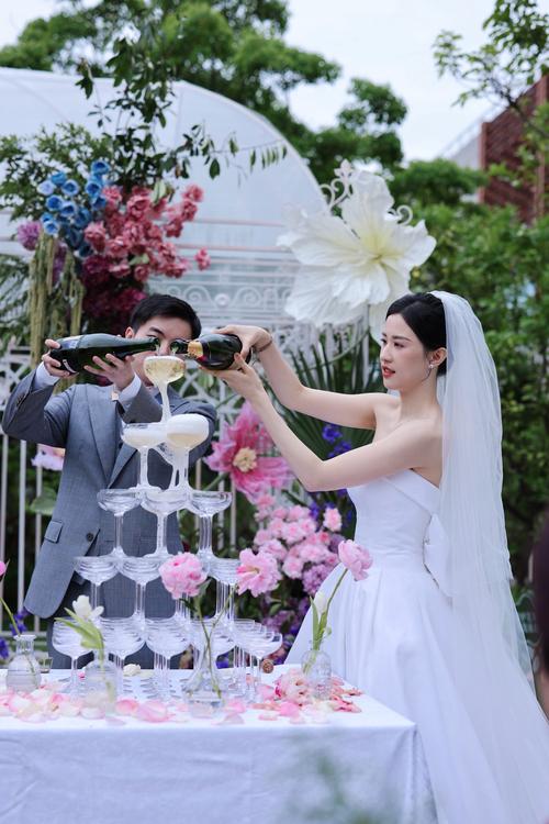 婚礼穿搭风格全攻略：展现独特魅力，共赴幸福时刻