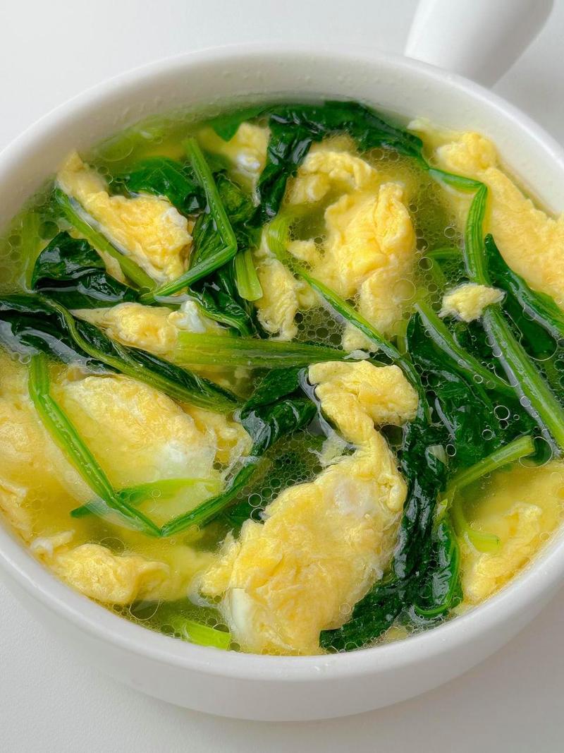 菠菜汤：一碗碧绿的温暖慰藉