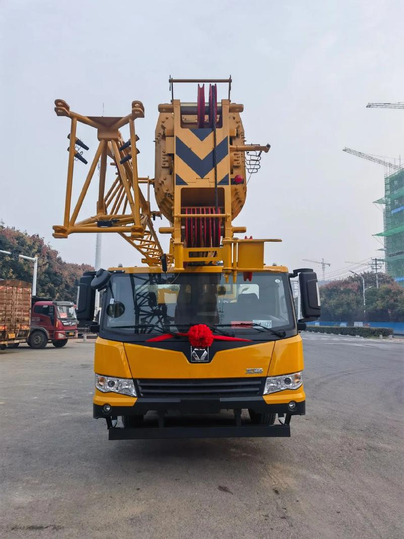 汽车工程车：现代交通建设的得力干将