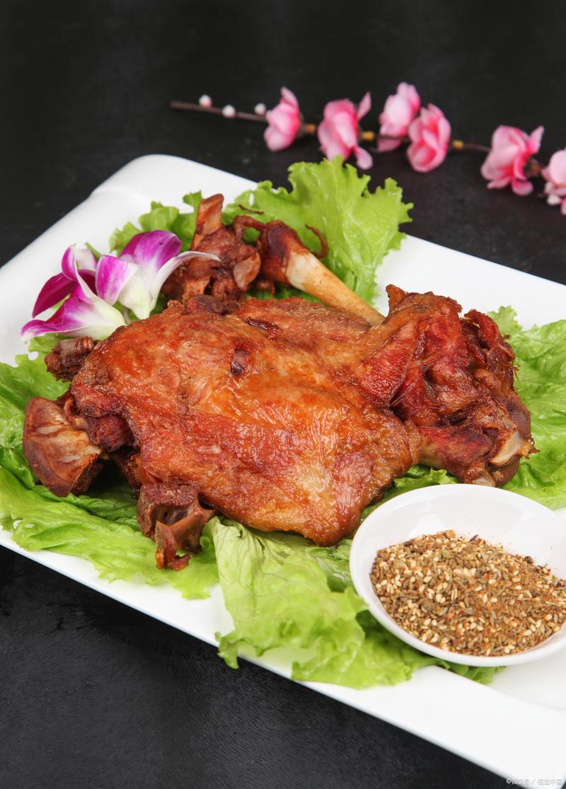 香烤羊腿：味蕾的极致享受