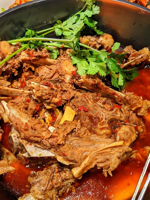 羊蝎子的美食传奇：从历史渊源到现代餐桌的美味之旅