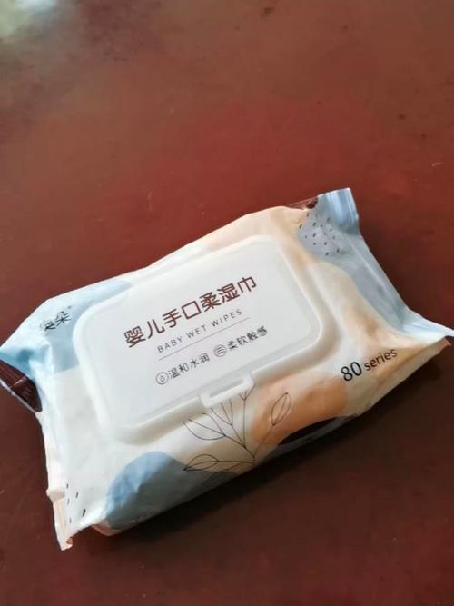手口湿巾：生活小帮手，便携大讲究
