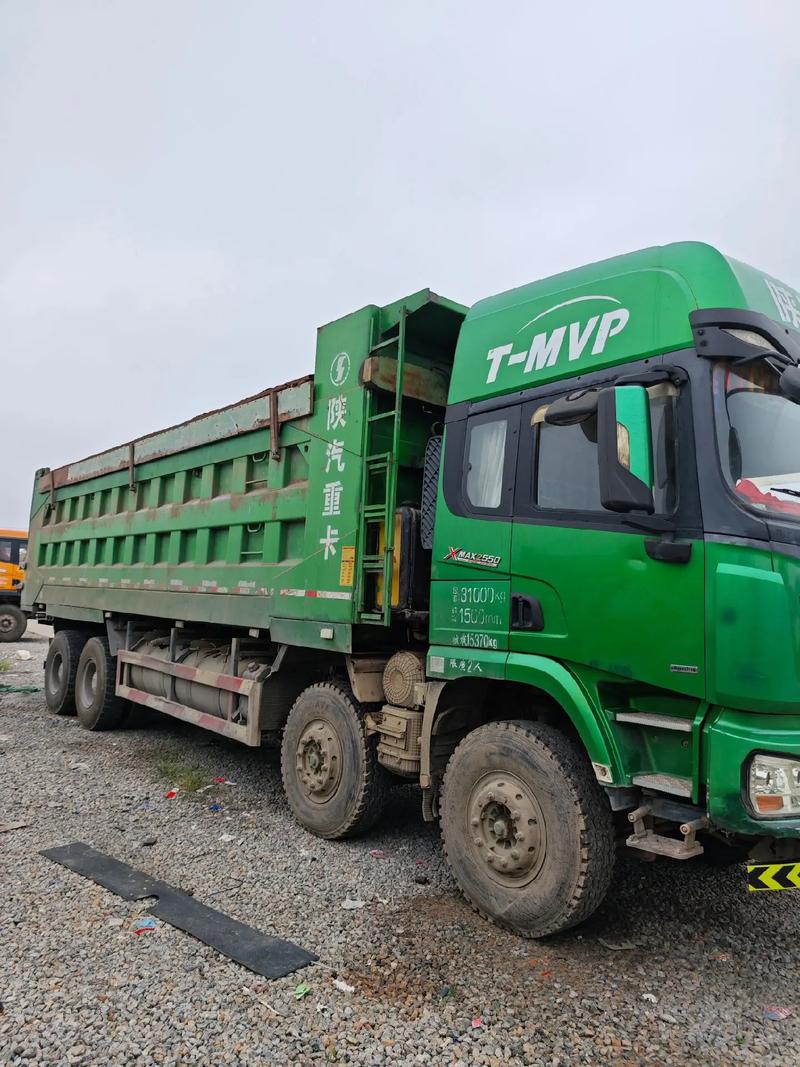 汽车自卸货车：工程建设与物流运输的得力助手