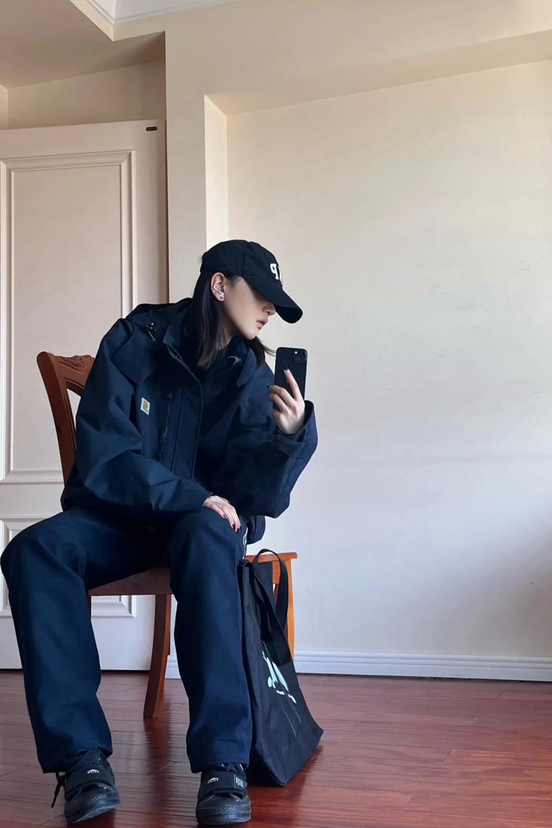 无性别穿搭：打破常规，拥抱多元时尚