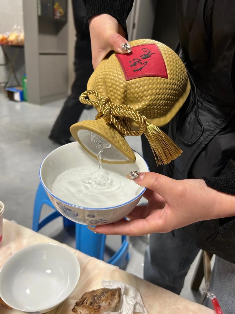 白酒美食：舌尖上的醇香风华，生活里的烟火诗意