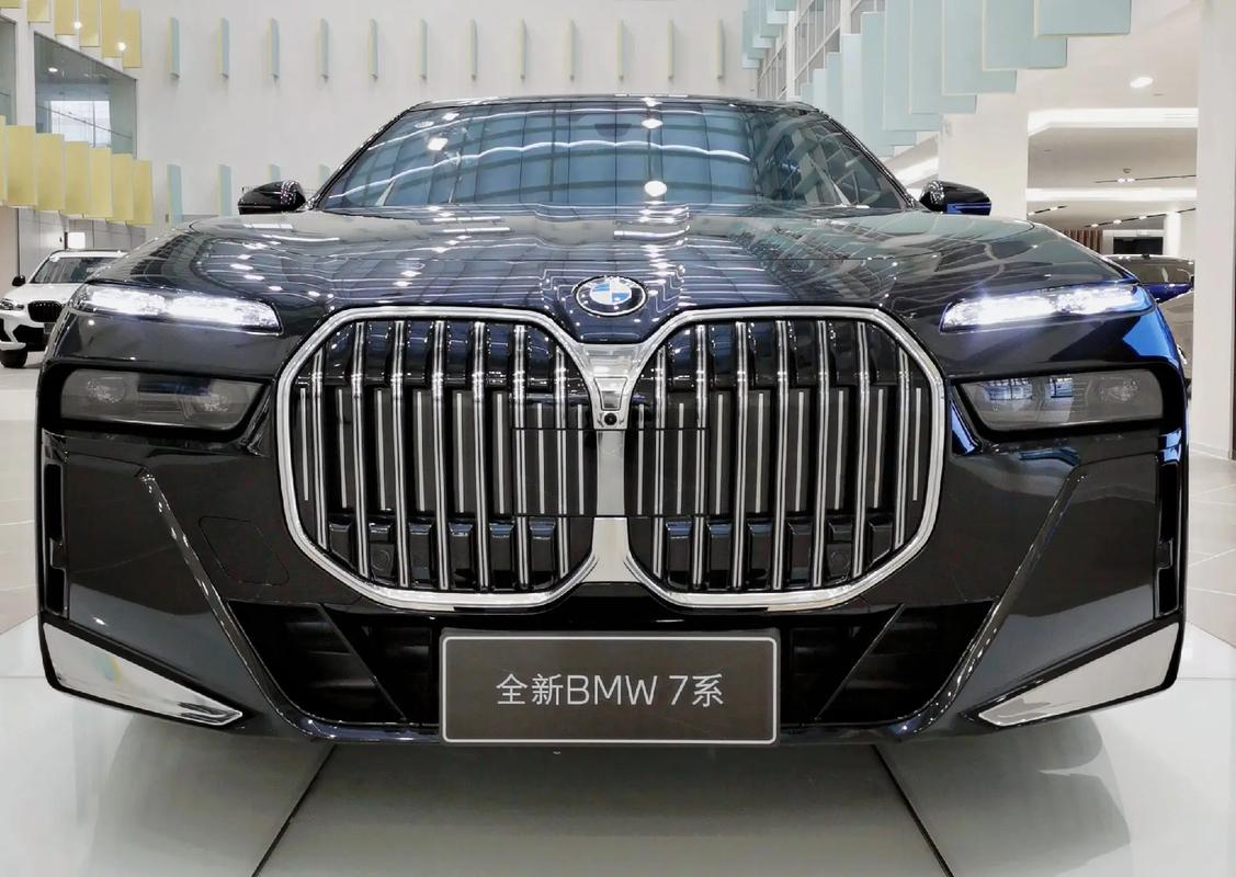 详细阅读:体验极致奢华!全新宝马7系震撼来袭,你准备好了吗? 体验极致奢华!全新宝马7系震撼来袭,你准备好了吗?