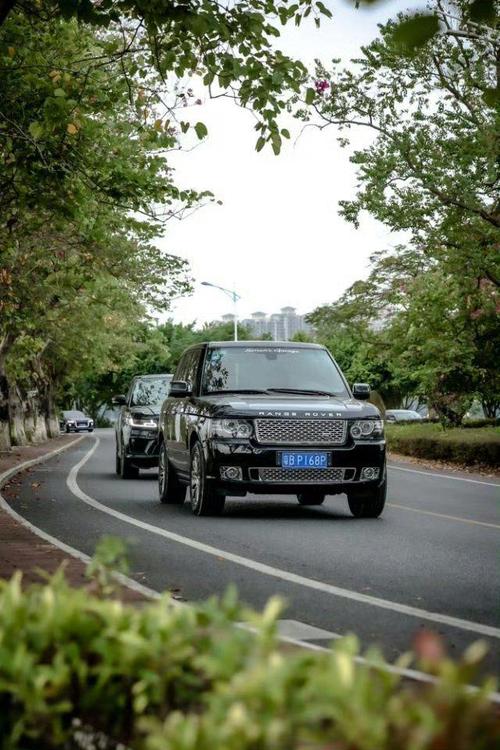 路虎：豪华越野的传奇之旅