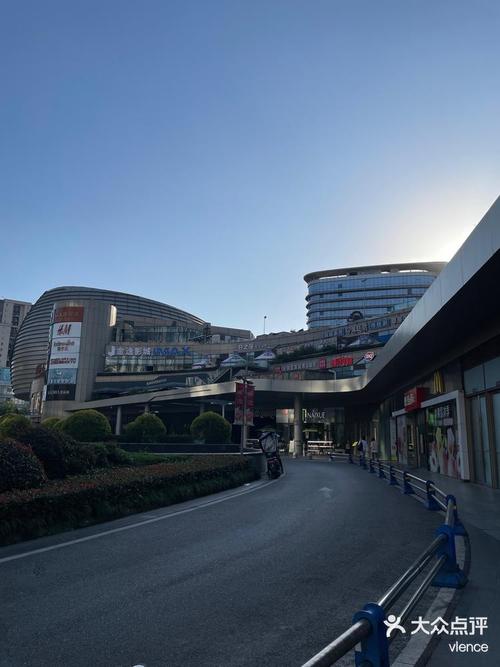探秘鹏瑞利青羊广场：多元魅力的活力地标