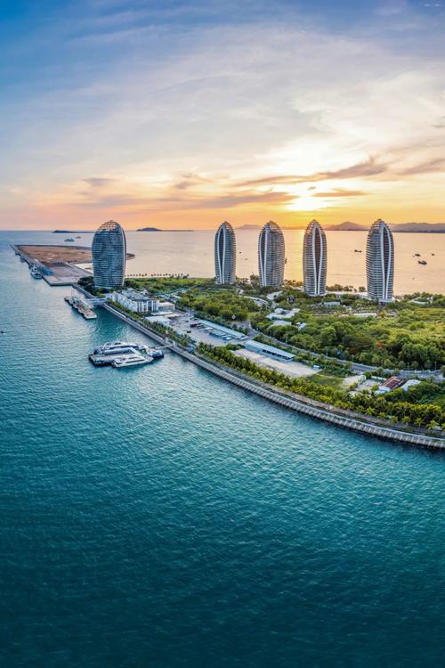 探秘三亚：热带海滨城市的璀璨明珠