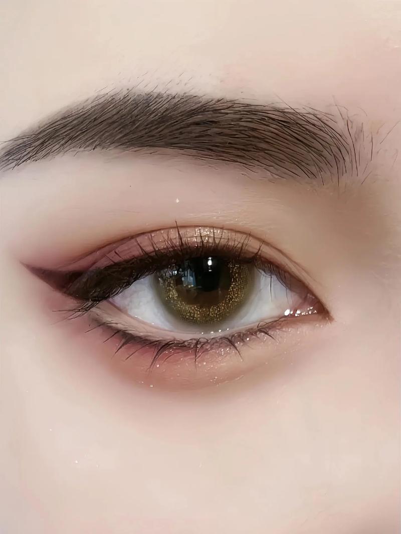 解锁眼妆精致度，绽放迷人双眸