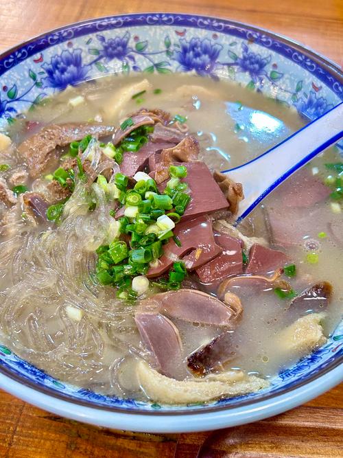 鸭血粉丝汤：舌尖上的金陵雅韵