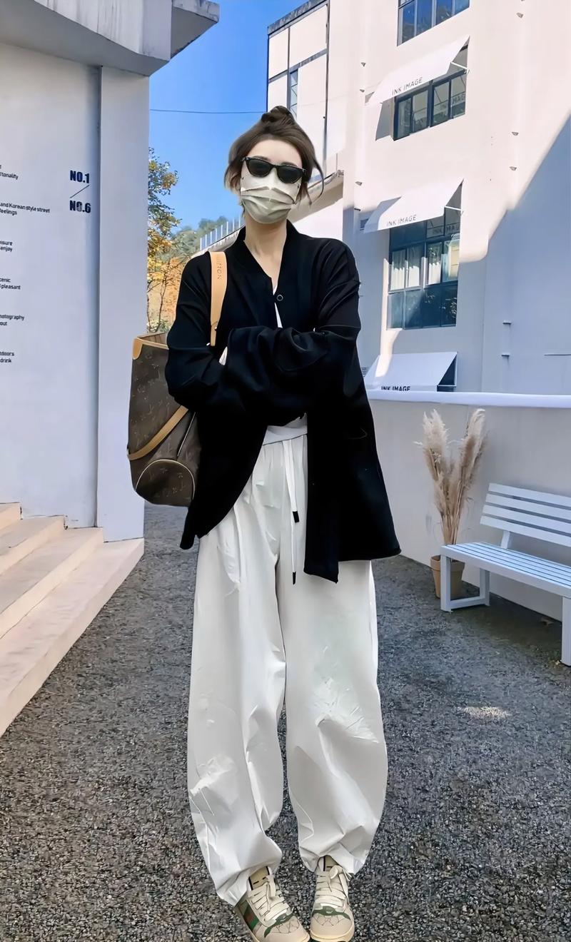 休闲宽松时尚穿搭指南：解锁自在与潮流的完美融合