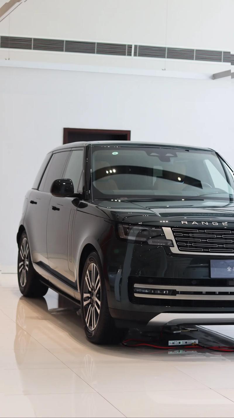 路虎揽胜：豪华全地形 SUV 的传奇之作